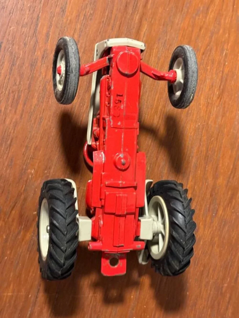 Ford ERTL 8N Die‐Cast Tractor – 1/32 Scale Vintage Red Metal Farm Toy